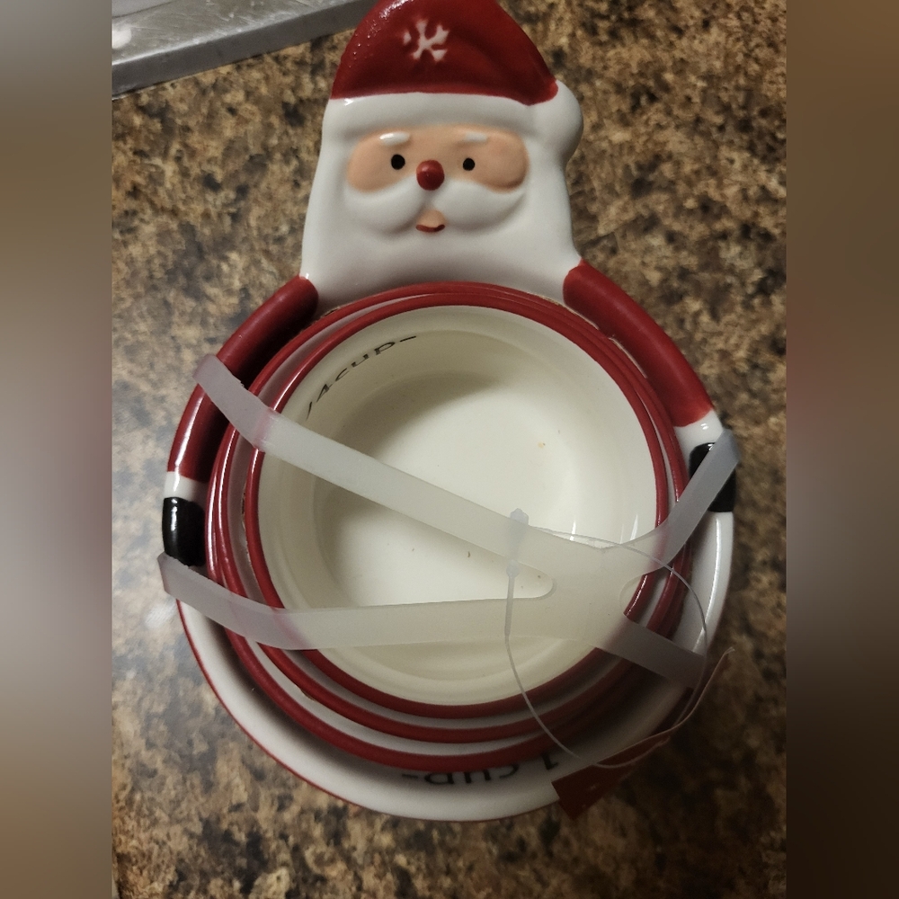 Santa Claus Measuring Cups Nwt